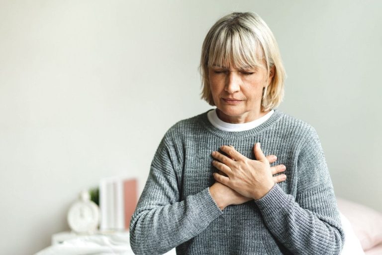 ¿Cómo se siente el infarto en las mujeres? Señales que no siempre duelen en el pecho