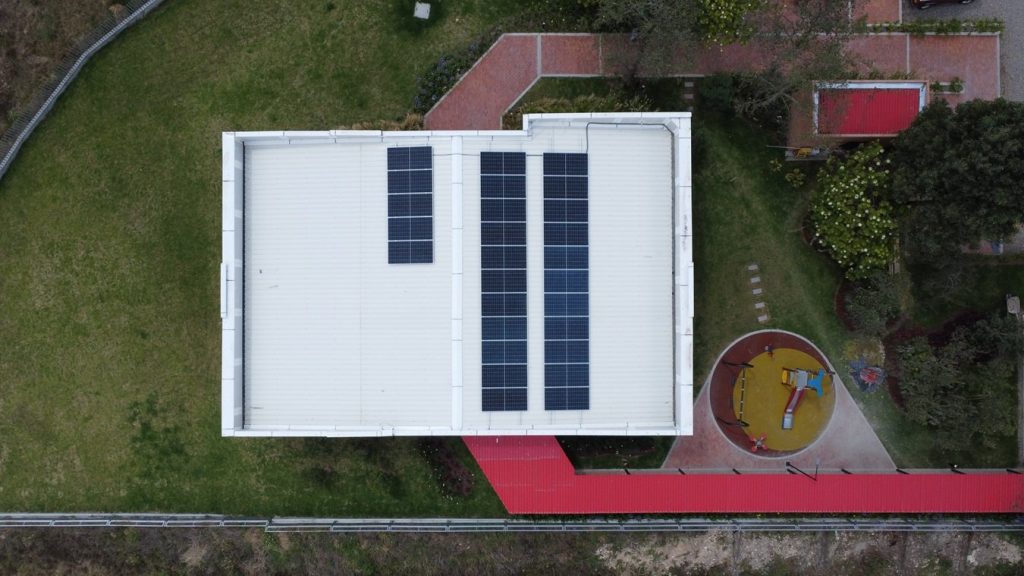 Con paneles solares, Cusezar apuesta por la sostenibilidad energética en Lagos de Torca