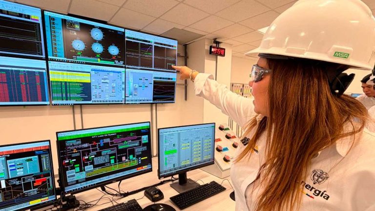 Creg analiza opciones para tarifas más estables en el servicio de energía