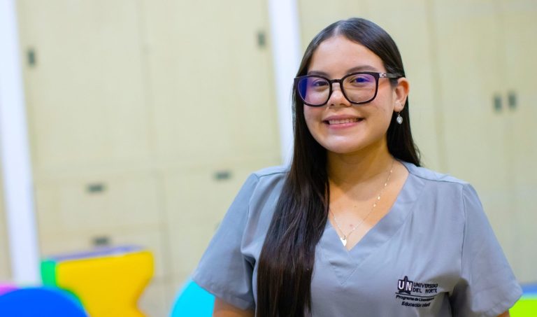 Dana Gutiérrez, primera normalista en homologar materias de Licenciatura en Educación Infantil