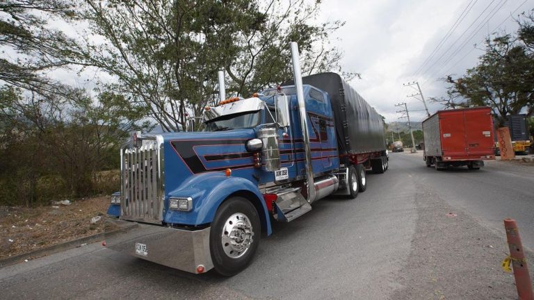 Denuncian creciente robo de carga en carreteras colombianas: en esta época de fin de año aumentaría en un 25%