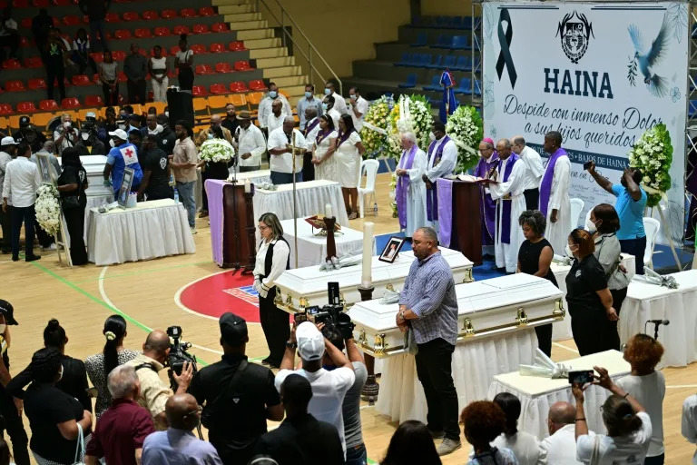 Desgarrador homenaje a víctimas de desplome en discoteca en Dominicana, qu dejó 226 muertos