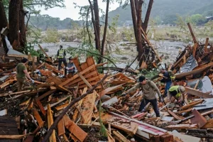 Devastadoras inundaciones en Texas: más de 120 muertes y decenas de desaparecidos