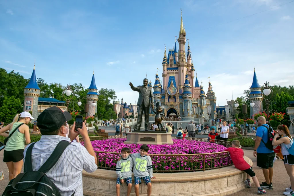 Disney registra sólidas ganancias en el segundo trimestre