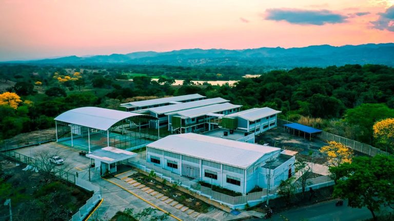 Educación superior llega a jóvenes de Santander, Bolívar y Antioquia
