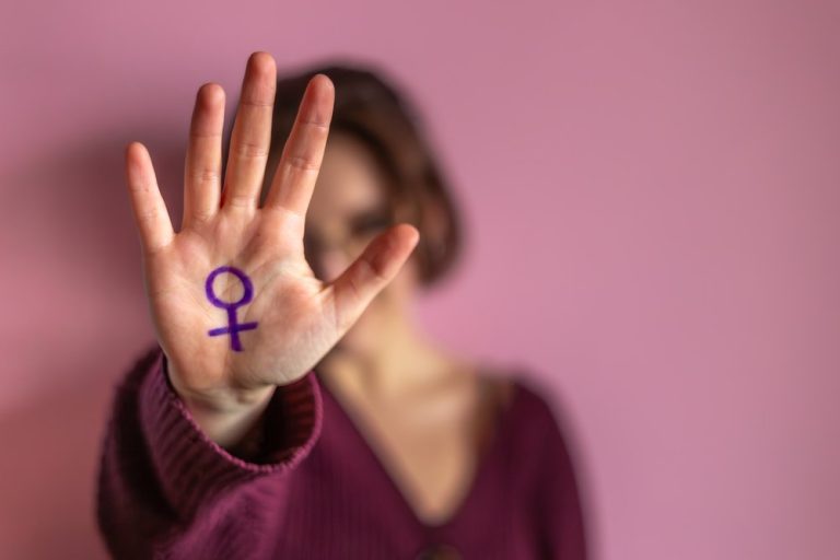 El 20 % de las mujeres sufre algún tipo de violencia de género: ¿cómo puede actuar el sector salud?
