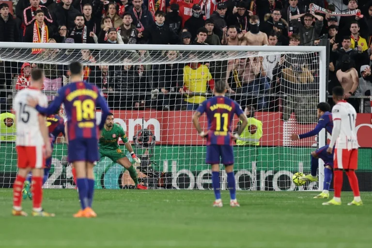 El Barcelona se desmorona en Girona, Real Madrid nuevo líder de la Liga