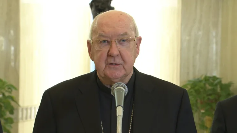 El camarlengo, el fiel colaborador del papa que administra la Iglesia tras su muerte