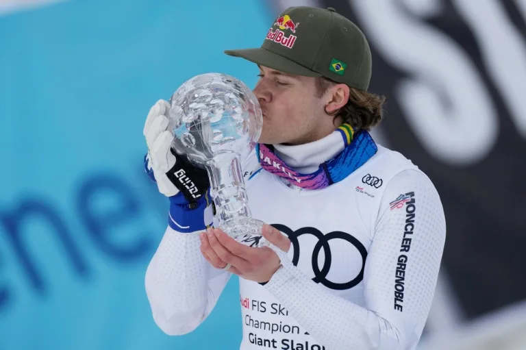 El esquiador brasileño Pinheiro Braathen gana el Globo de Cristal del Gigante