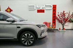 Fabricante de coches BYD crea sistema de carga de baterías ultrarrápido