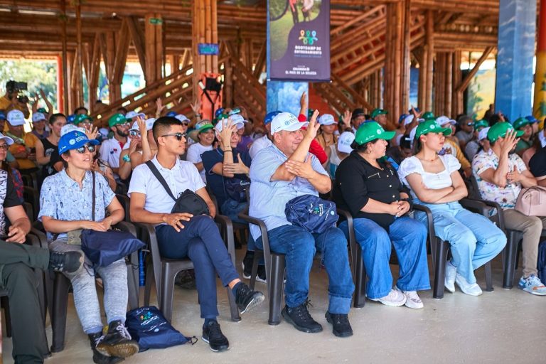 El MinCIT y la Cruz Roja se unen para formar gratuitamente a 900 guías de turismo