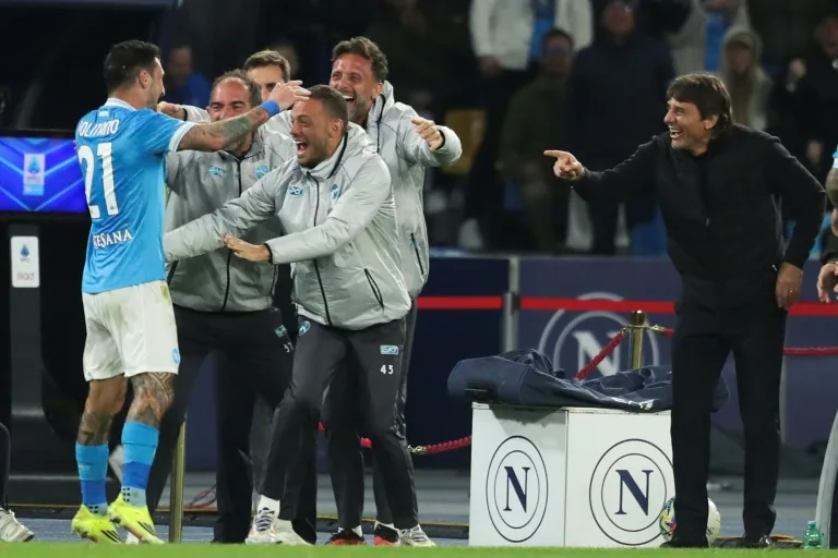 El Nápoles doblega al Milan y promete dar batalla al Inter