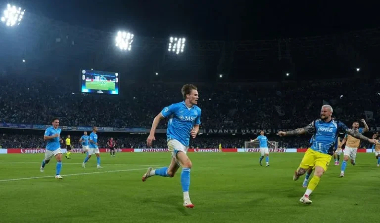 El Napoli se proclama campeón de la Serie A tras vencer 2-0 al Cagliari