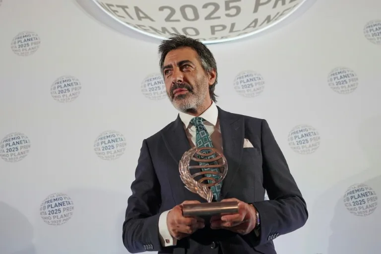 El Premio Planeta recompensa al mediático escritor español Juan del Val