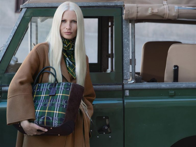 El Regreso del Tartán con el Sello Distintivo de Carolina Herrera