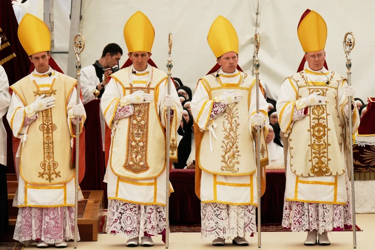 El Vaticano excomulga a obispos y sacerdotes cismáticos, y advierte a sus seguidores