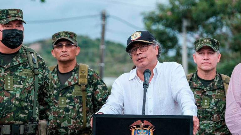 ELN escogió guerra y guerra tendrá: Petro al condenar crímenes del grupo guerrillero