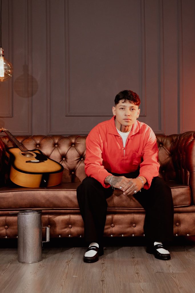 Eros revive el clásico “Te He Prometido” en versión cumbia: adelanto de su nuevo álbum Close Friends