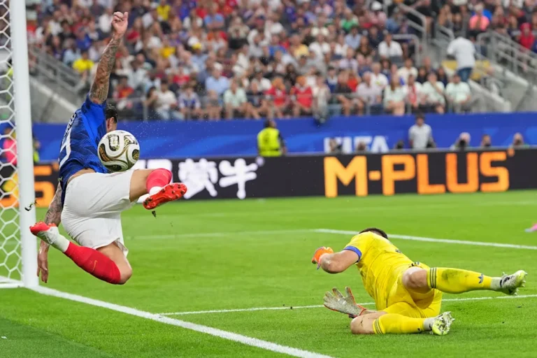 España y el portero Unai Simón logran otra valla invicta al llegar a la final del Mundial