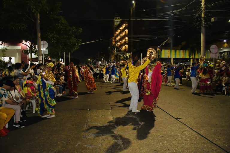 Este sábado 15 de febrero, la calle 84 se ilumina con la Noche de Faroles y Tambores