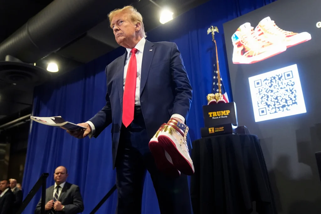 Expertos alertan por posibles conflictos de interés en negocios de la familia Trump