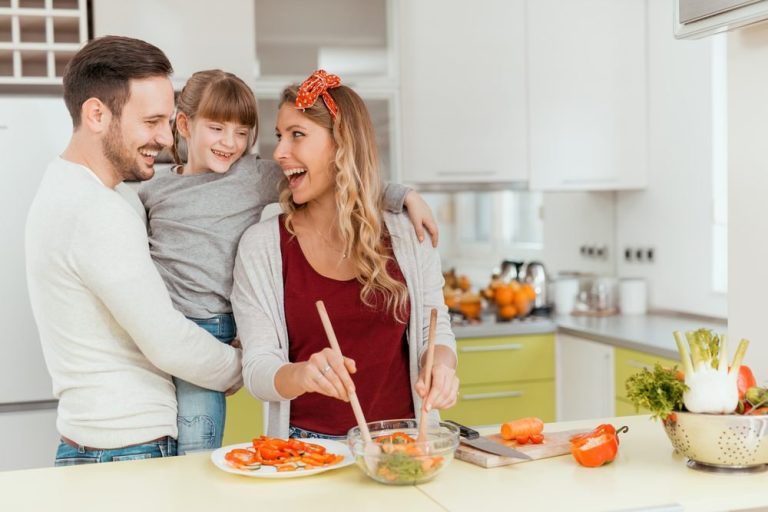 ¡Familia! 7 formas de cultivar buenos hábitos alimenticios en los niños