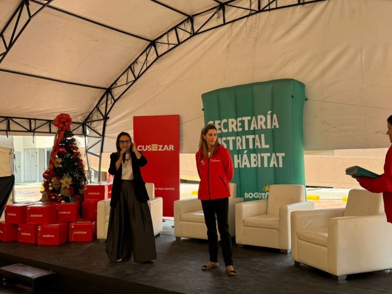 Familias reciben viviendas nuevas, de la mano de la Secretaría del Hábitat y Cusezar