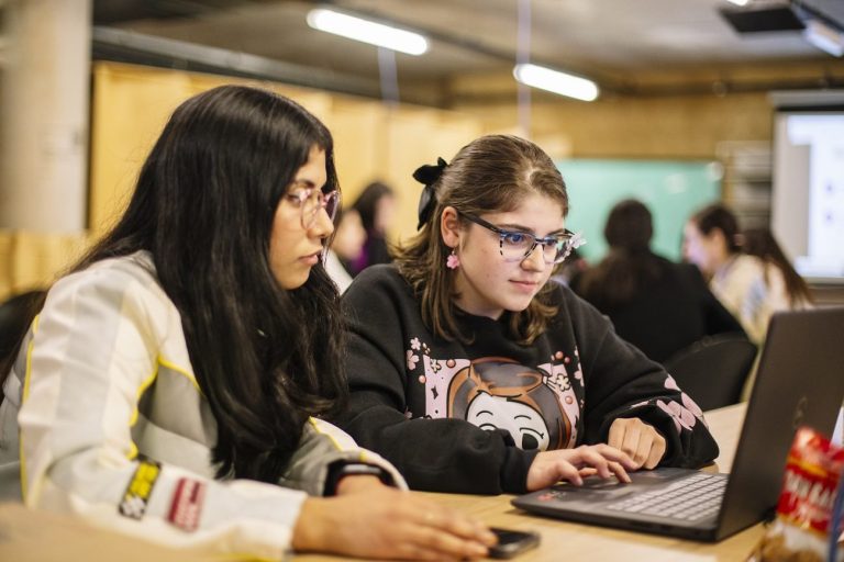 Formación en IA y programación para chicas de 15 a 23 años en Buenos Aires