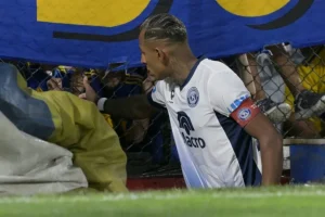 Futbolista colombiano Sebastián Villa absuelto en causa por abuso sexual