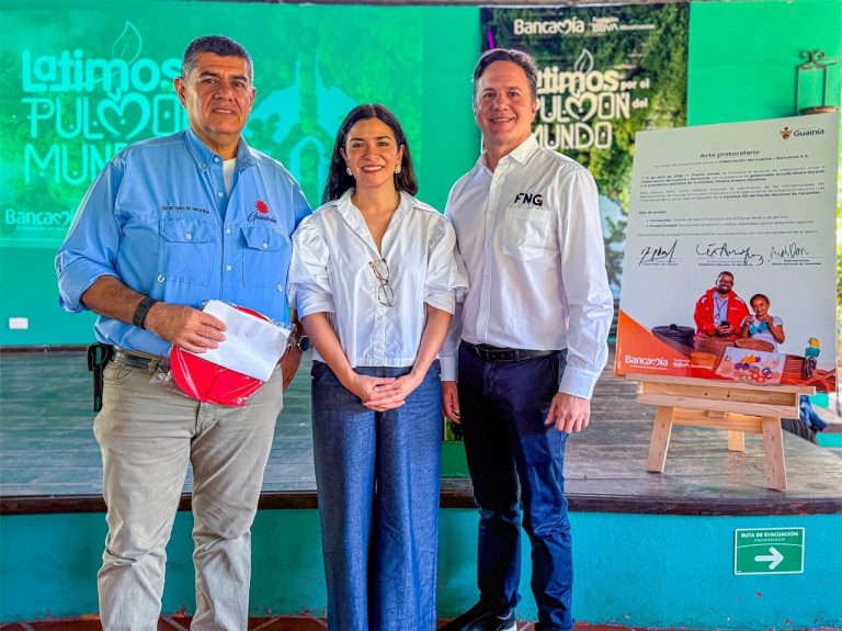 Gobernación y Bancamía firman alianza para beneficio de los microempresarios de Guanía