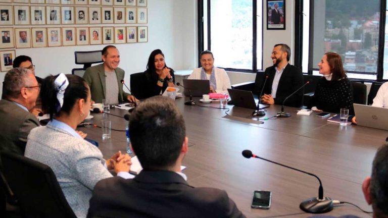 Gobierno destaca compromiso de Supertiendas y Droguerías Olímpica con la reforma laboral y el salario vital