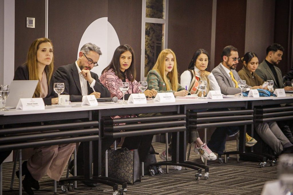 Gobierno dialoga con exportadores ecuatorianos en busca de salidas a la crisis en relación bilateral