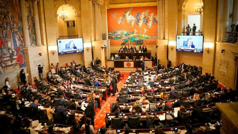 Gobierno eliminó prima que Petro cobró durante 20 años como Senador: “Es un castigo a independencia del Congreso”