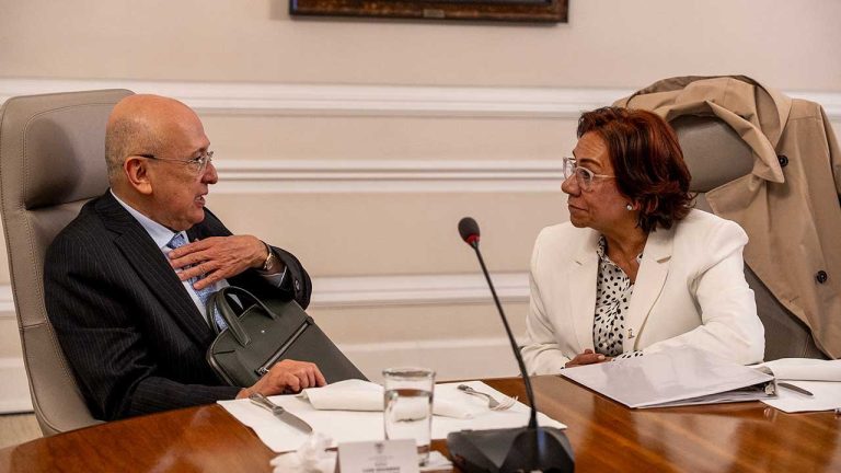Gobierno impulsará una Constituyente de iniciativa popular: Montealegre