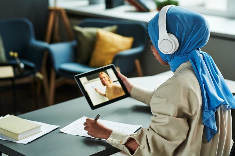 Icetex y Fundación Ábacos lanzan curso gratuito de educación financiera