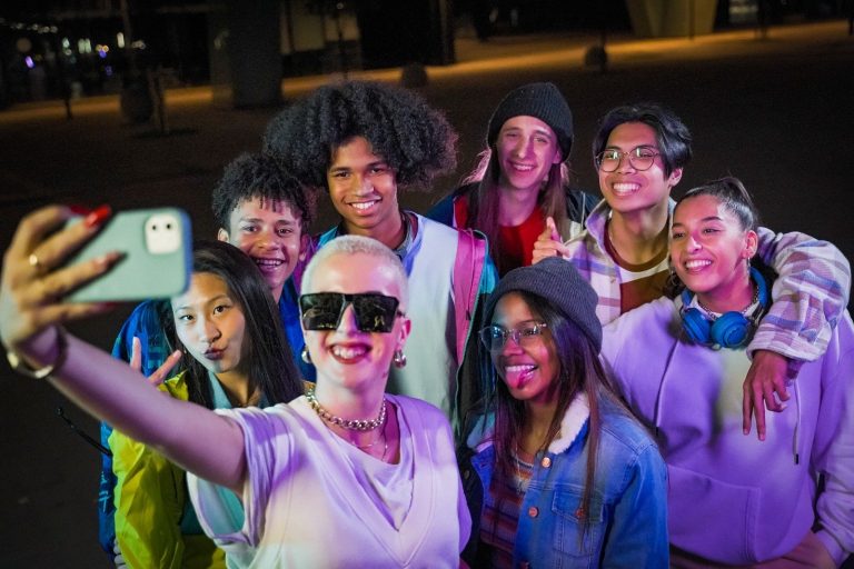Influencers están volviendo a la oficina: ¿fracasó el sueño de vivir de las redes?