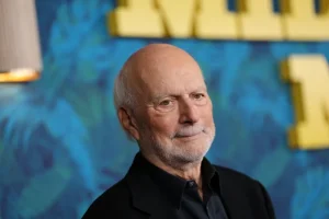 James Burrows, prolífico director detrás de series como “Friends”, muere a los 85 años