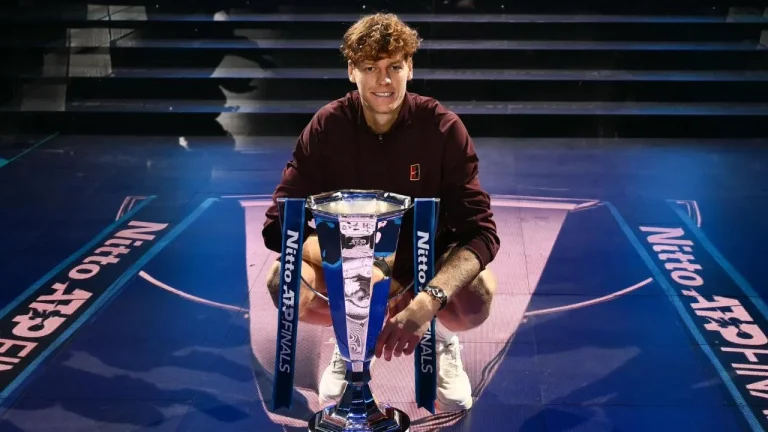 Jannik Sinner arrebata última final del año a Carlos Alcaraz