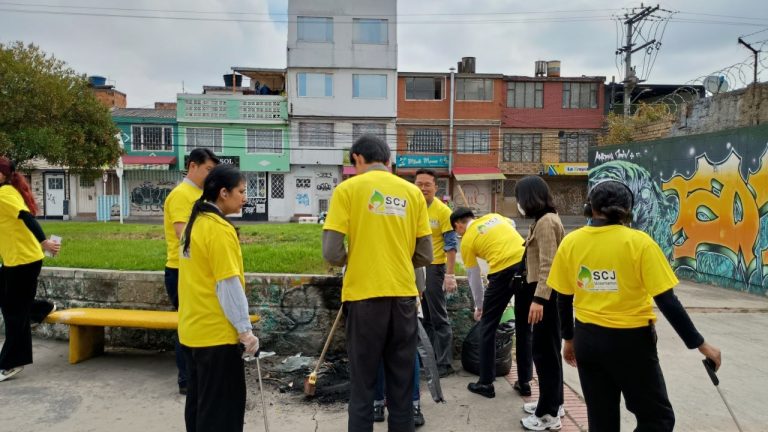 Jornada de limpieza en el barrio Bosa Piamonte en Bogotá
