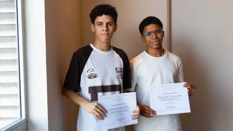 Jóvenes talentos conquistan el Mathematic Challenge Competition