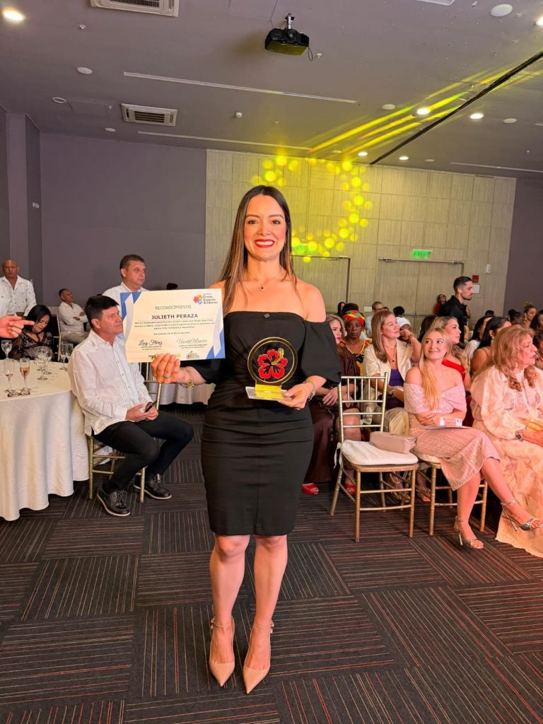 Julieth Peraza recibe reconocimiento por su liderazgo cultural en Barranquilla