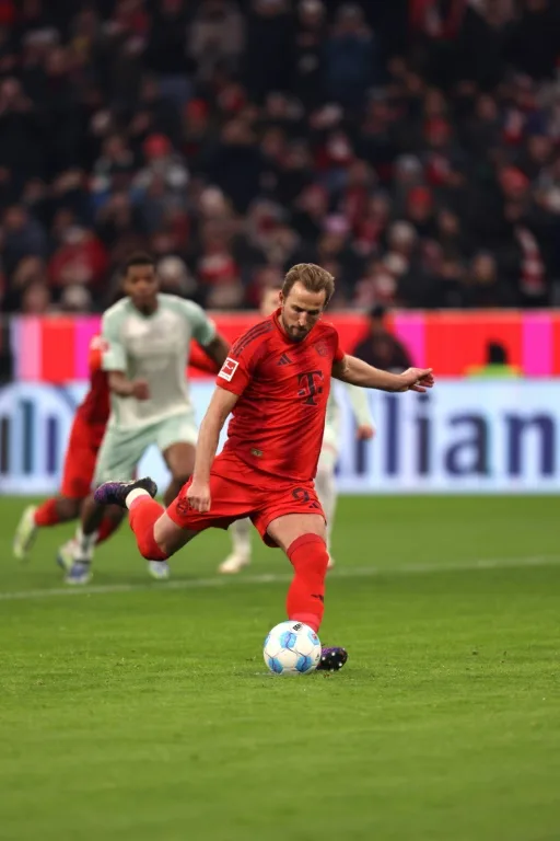 Kane sentencia al Werder Bremen de penal y el Bayern se dispara en la tabla
