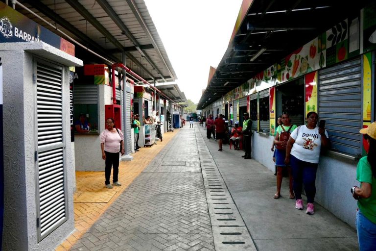 La alcaldía entregó la tercera etapa del mercado El Playón y completa 1.500 puestos para comerciantes