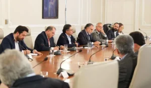 La crisis del Cambio: unos se van irrevocables, Petro le pide renuncia a resto de ministros y decide viajar 7 días