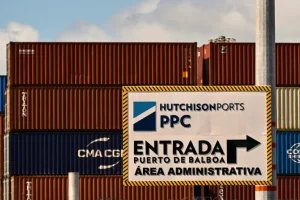 La danesa Maersk operará puertos en el canal de Panamá tras la anulación del contrato a la hongkonesa Hutchison