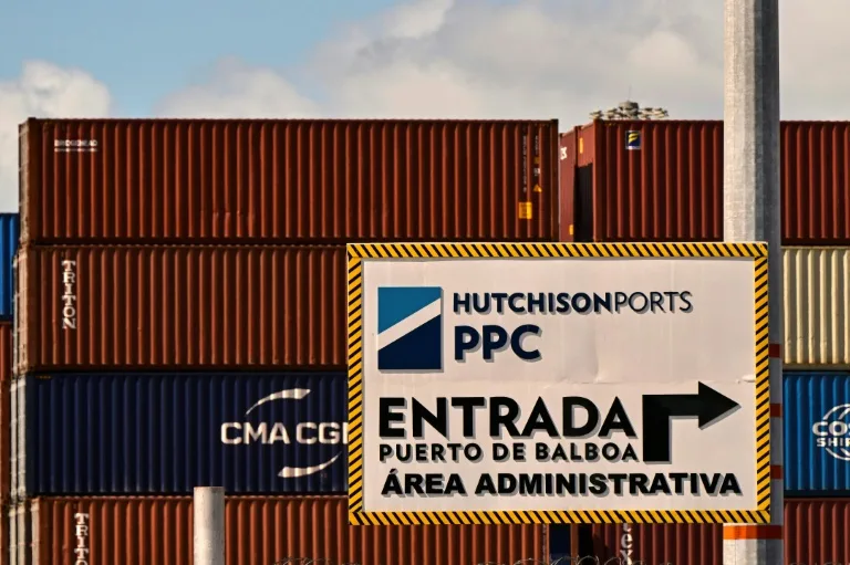 La danesa Maersk operará puertos en el canal de Panamá tras la anulación del contrato a la hongkonesa Hutchison