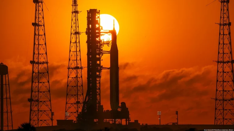 La NASA lista para lanzamiento lunar en más de medio siglo