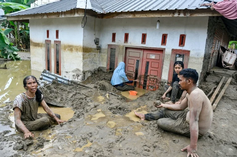 Las devastadoras inundaciones en Asia dejan más de 600 muertos
