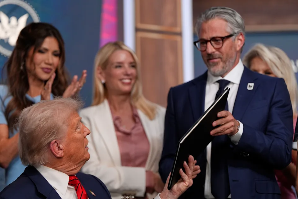 Líderes europeos soportan un nuevo nivel de vergüenza pública mientras Trump no deja de agraviarlos