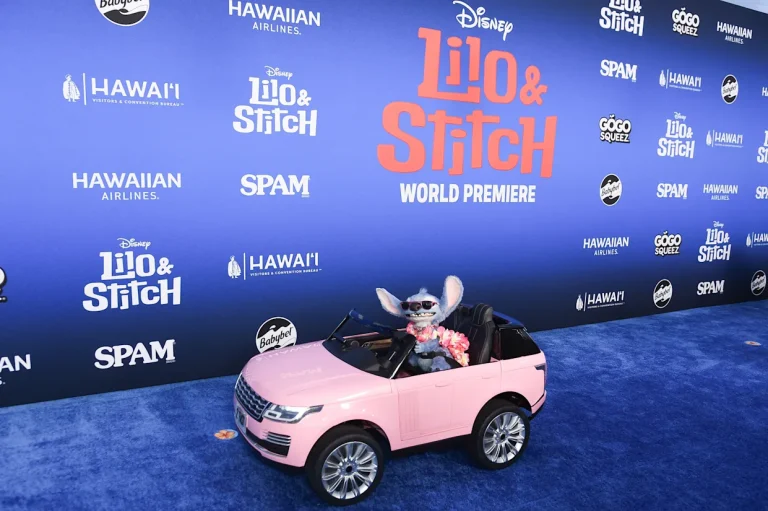 “Lilo & Stitch” lidera en taquilla por tercera semana seguida